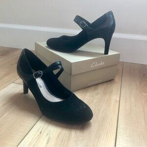 New Clarks ”Dancer Reece“ Black Heels with Strap Leather/Velvet Mary Janes